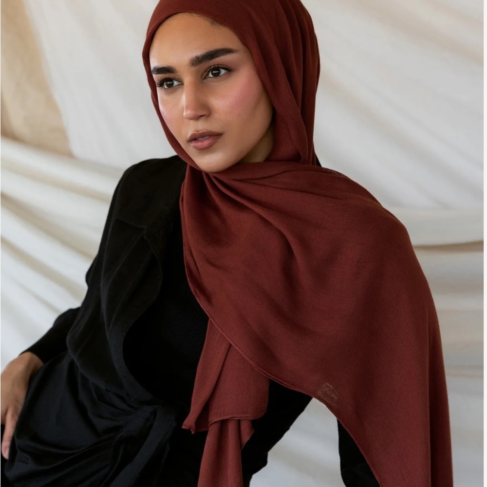 VELA Hijab Red Amber